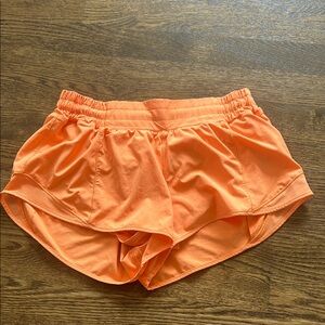 Lululemon Hotty Hot Low rise, 2.5” shorts